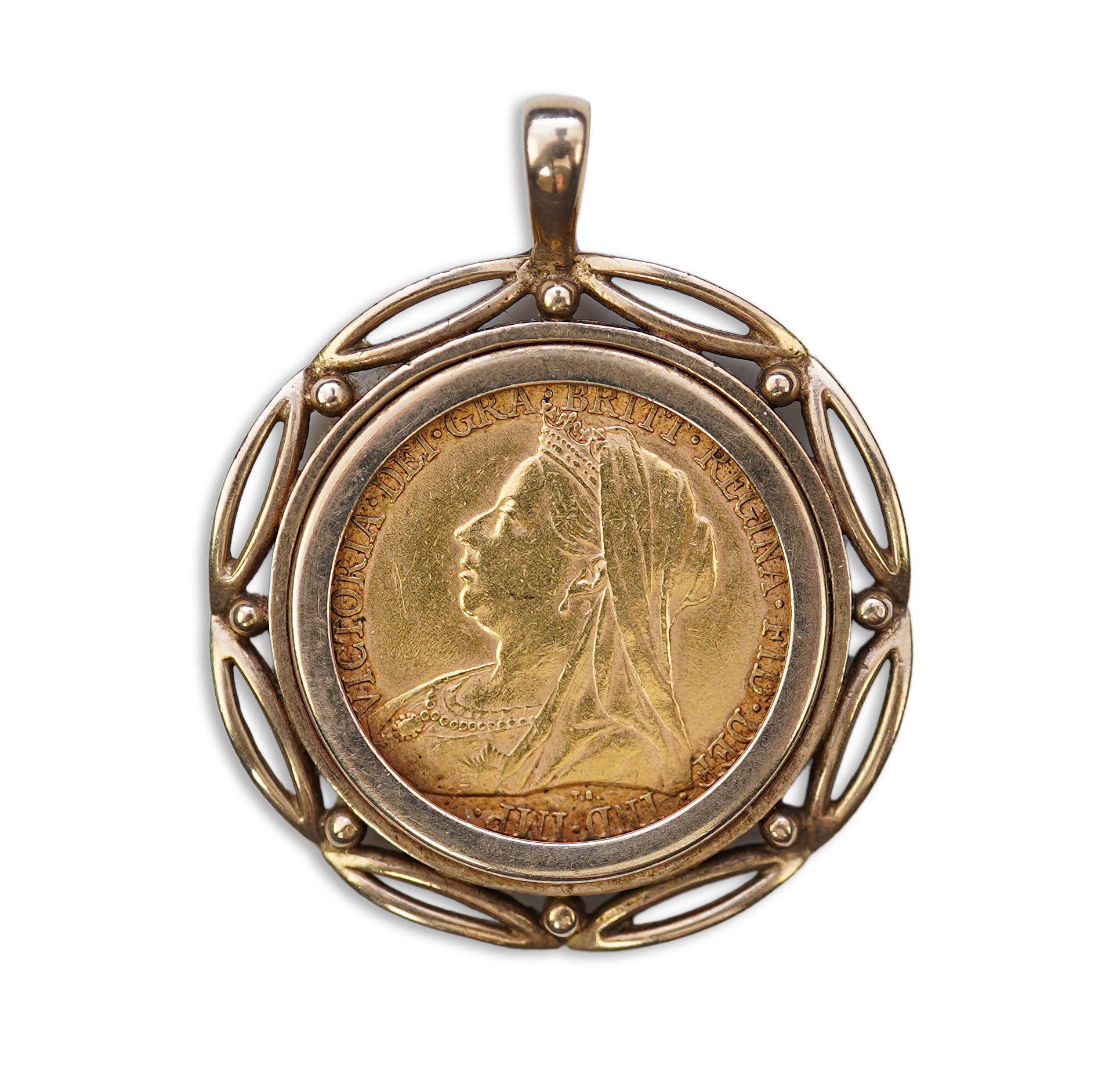 A gold sovereign pendant